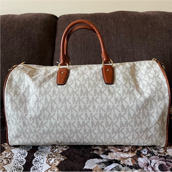 MICHAEL KORS Jet Set Large Vanilla Adjustable Strap Weekender Duffle Bag NWT - Picture 14 of 15